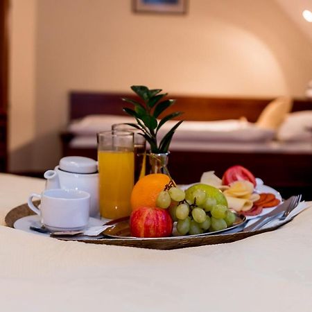 Hejtmansky Dvur Hotel Slaný Екстериор снимка