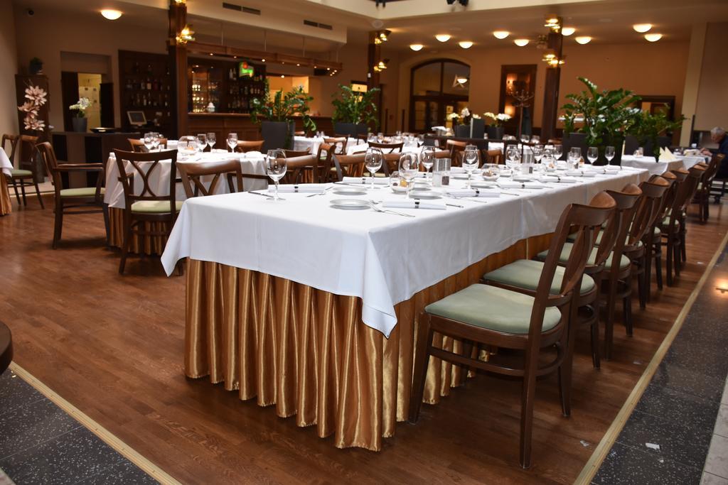 Hejtmansky Dvur Hotel Slaný Екстериор снимка