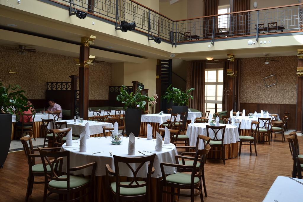 Hejtmansky Dvur Hotel Slaný Екстериор снимка