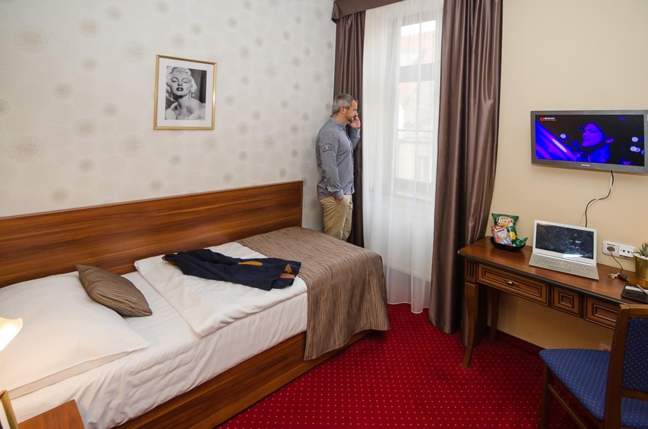 Hejtmansky Dvur Hotel Slaný Екстериор снимка