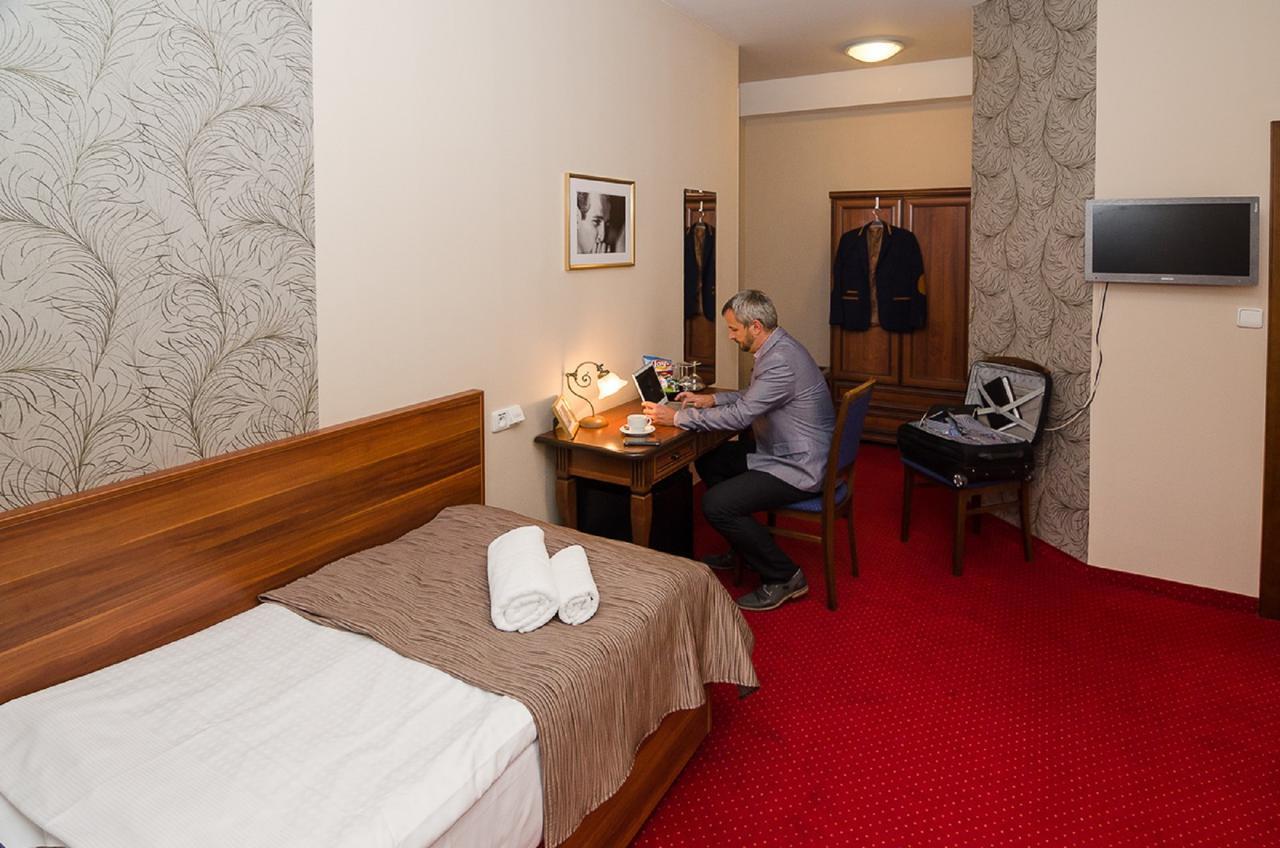 Hejtmansky Dvur Hotel Slaný Екстериор снимка