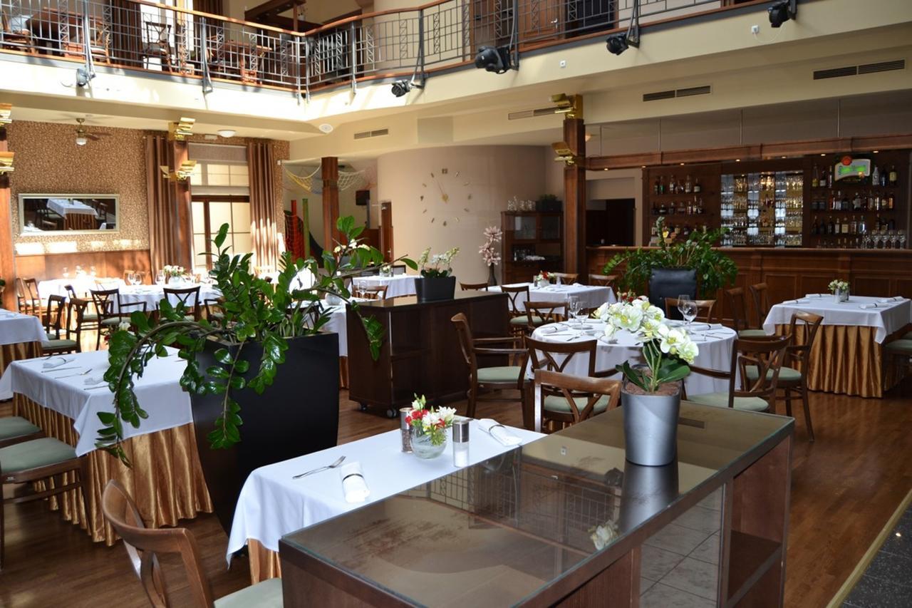 Hejtmansky Dvur Hotel Slaný Екстериор снимка